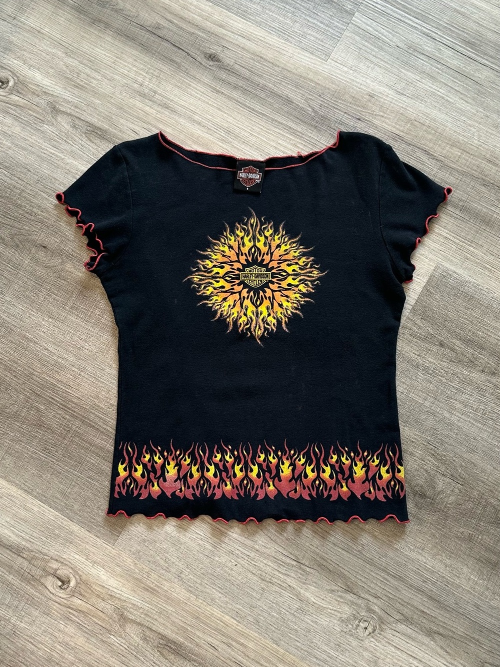 Vintage Y2K Harley-Davidson Black Tee with Red and Yellow Flame Sun